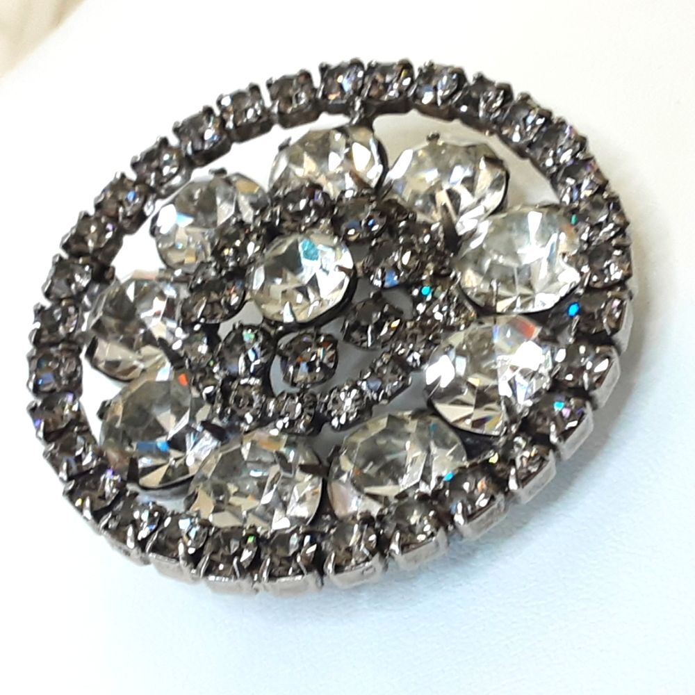 VTG KRAMER Sparkling 2-Tone Smokey Gray and Clear Rhinestone Silver Tone Brooch